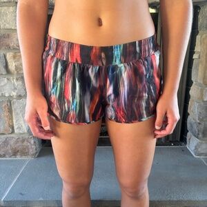 Lululemon Hotty Hot short II 2.5" Chroma Fusion Multi/Black size 8